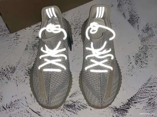 Lundmark V2 Adidas Yeezy Boost FU9161 350 0504